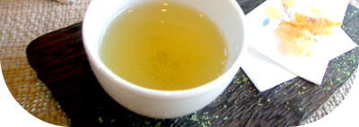 茶ムリエオススメの季節のお茶 お月見茶 黄色いお茶色が特徴です。
